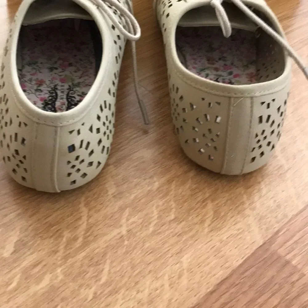 Charles Albert camel laser cut faux leathr shoes